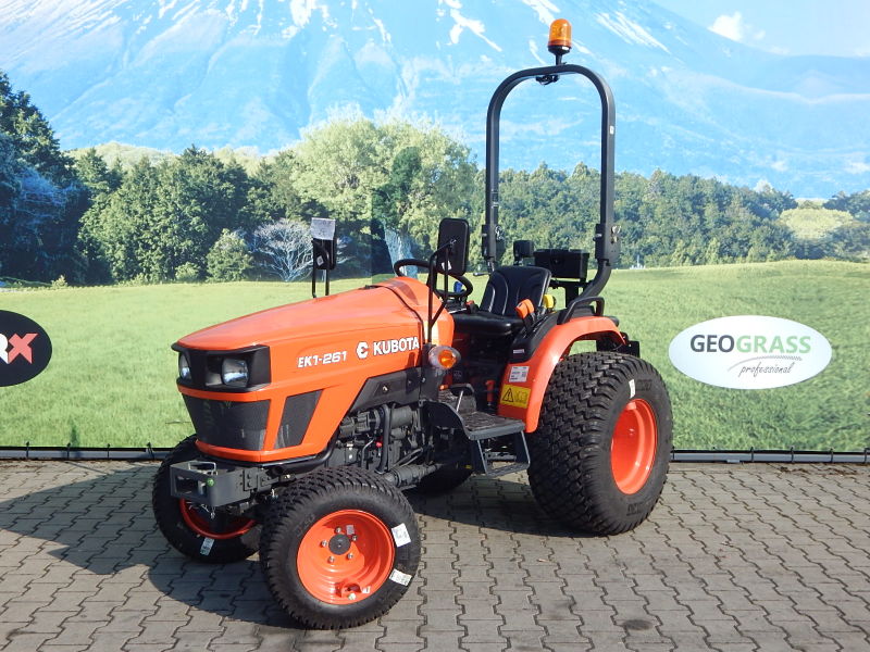 Kubota, model EK1-261 na kołach trawiastych