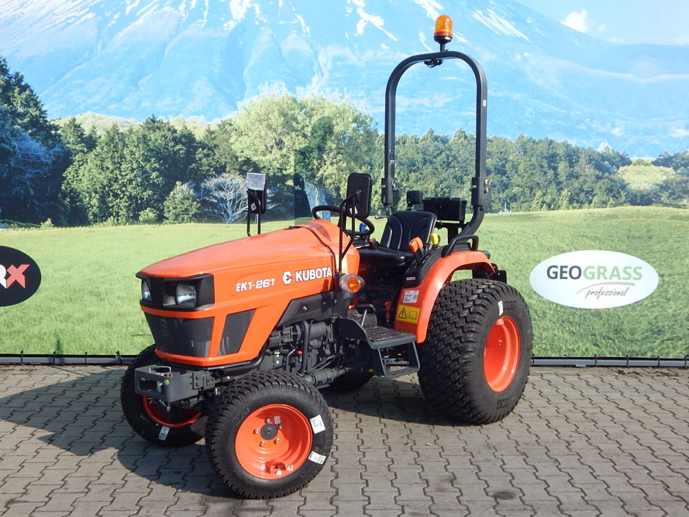 Kubota, model EK1-261 na kołach trawiastych