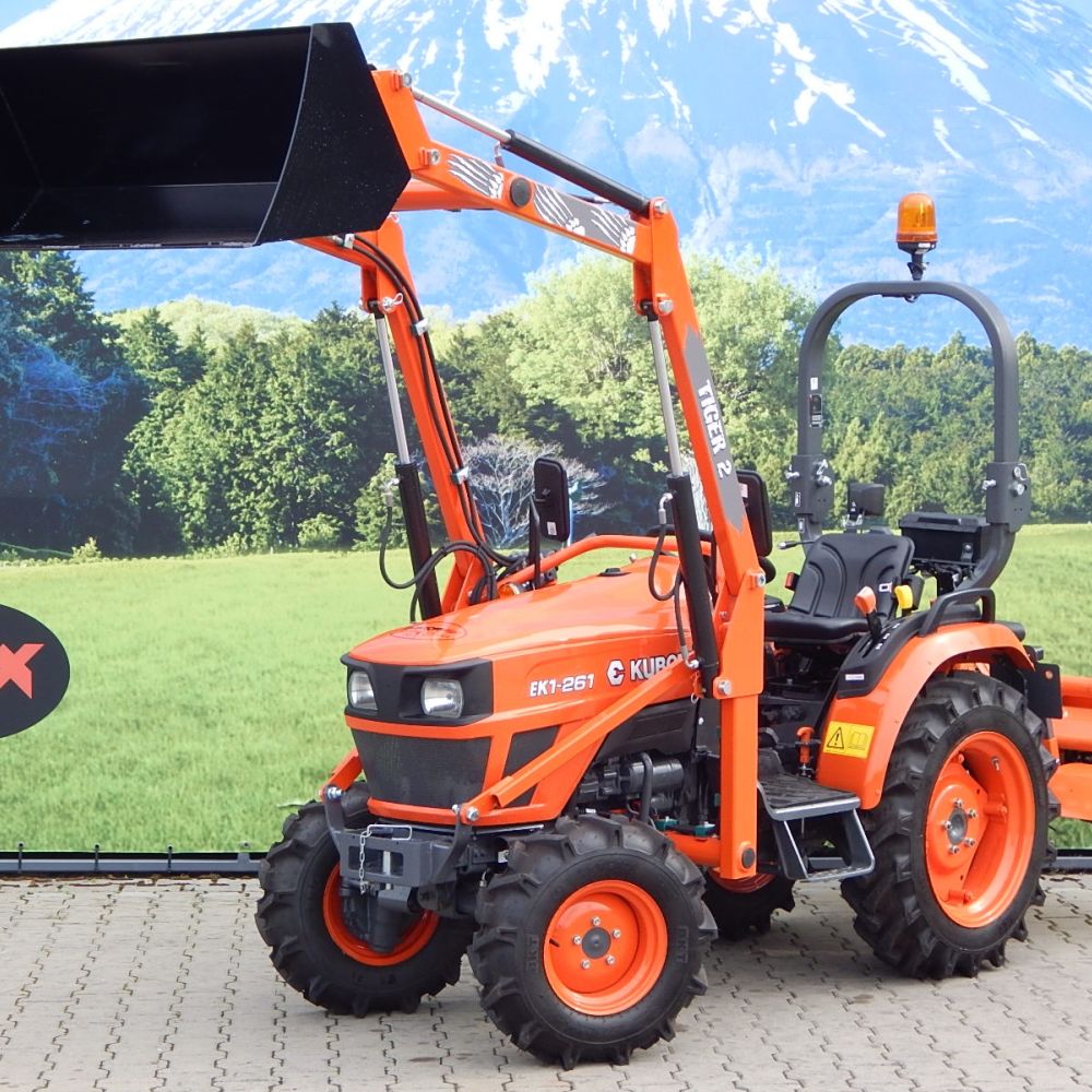 Kubota, model EK1-261 z ładowaczem czołowym